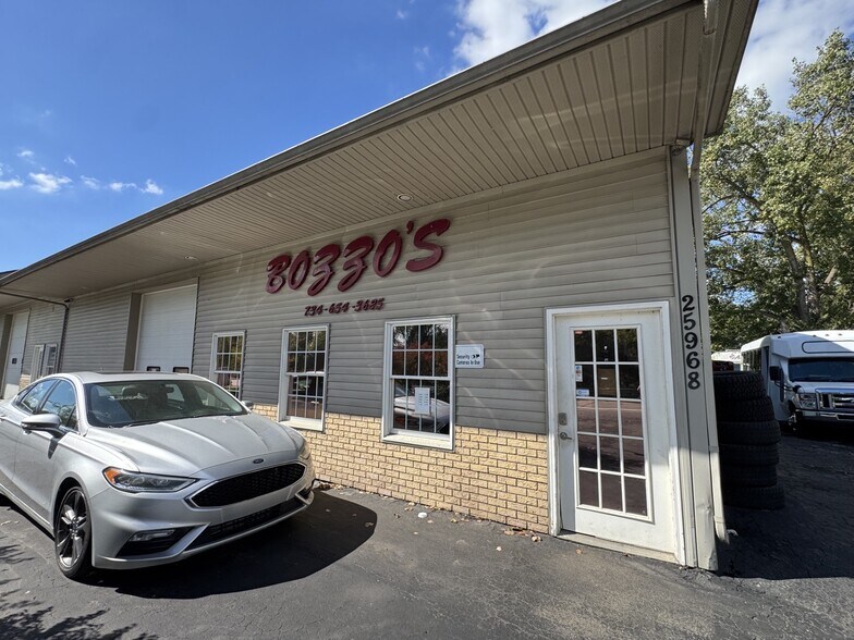 Primary Photo Of 25968 Waltz Rd, New Boston Auto Repair For Sale