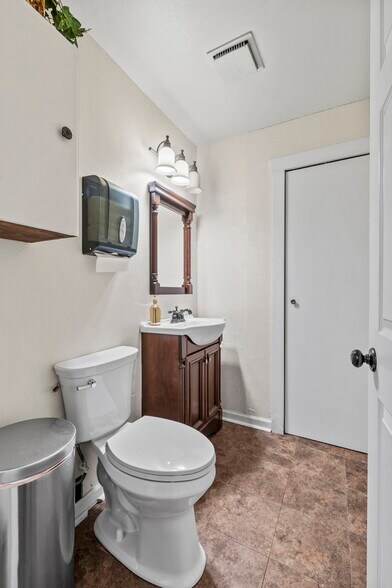 More Photos Of 3201 S 43rd St, Tacoma Specialty For Sale