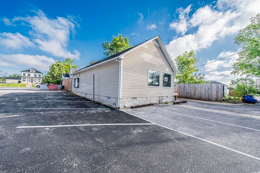 More Photos Of 1128 Magnolia St, Bowling Green Office Residential For Sale