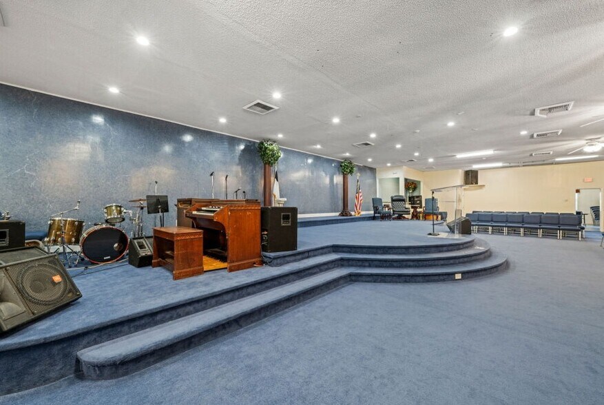 More Photos Of 1110 Holmes St, Raleigh Specialty For Sale