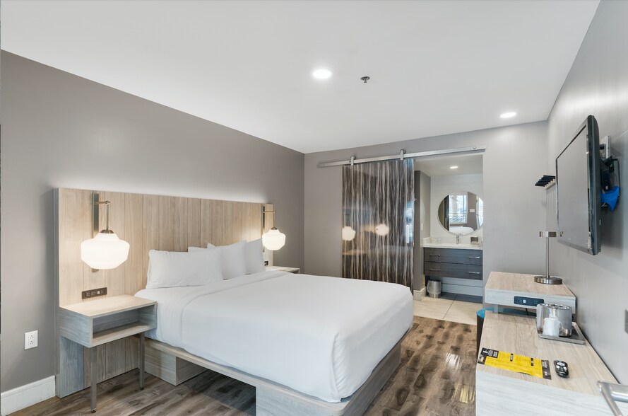 More Photos Of 217 Las Vegas Blvd, Las Vegas Hotel For Sale