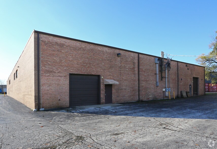 More Photos Of 110-112 Carpenter Ave, Wheeling Manufacturing For Lease