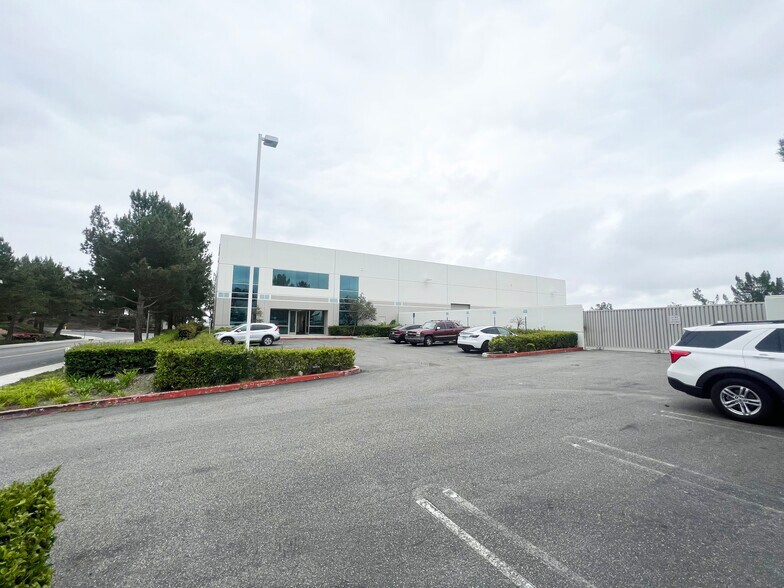 More Photos Of 19751 Descartes, Foothill Ranch Manufacturing For Sale