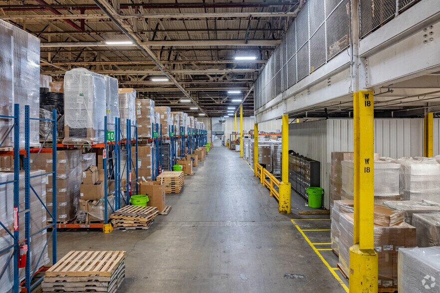 More Photos Of 1400 Lowell St, Elyria Manufacturing For Lease