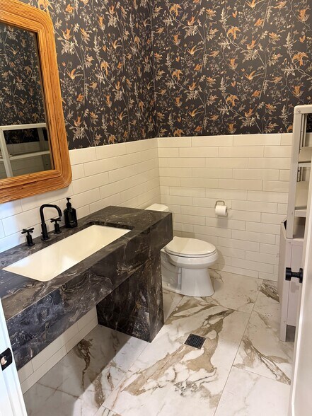 More Photos Of 1857 W Chicago Ave, Chicago General Retail For Sale