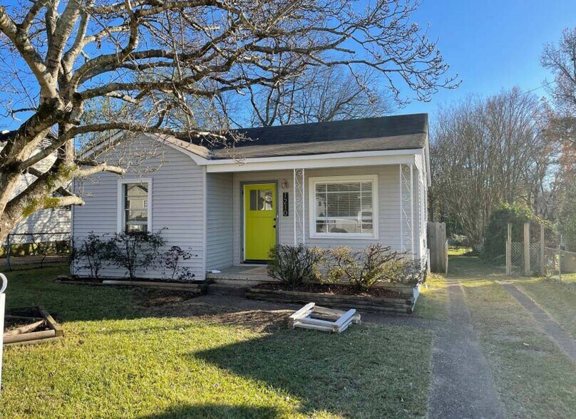 More Photos Of Main St, Benton Specialty For Sale