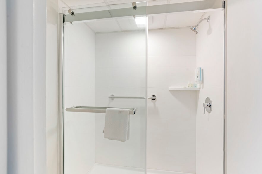 More Photos Of 170 Eastbrook Rd, Smoketown Hotel For Sale