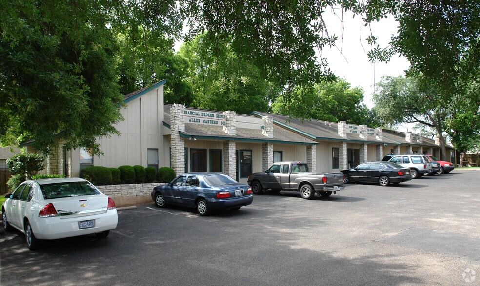 More Photos Of 1825 Fort View Rd, Austin Office For Lease