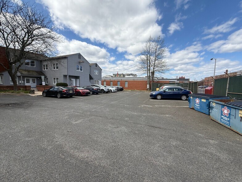 More Photos Of 437 High St, Burlington Office For Sale