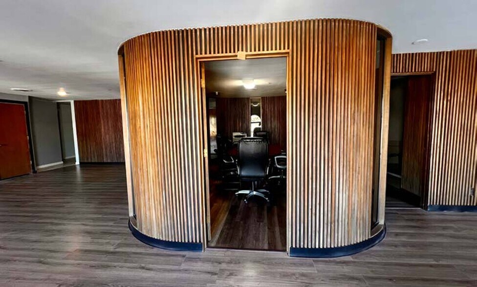 More Photos Of 5400 Phoenix Ave NE, Albuquerque Office For Lease