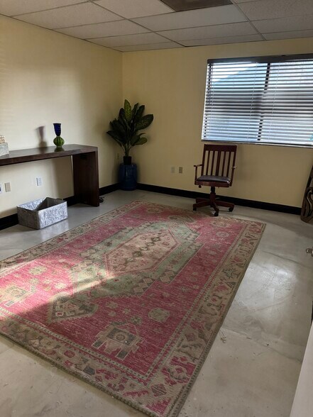 More Photos Of 621 Lakeview Rd, Clearwater Coworking Space
