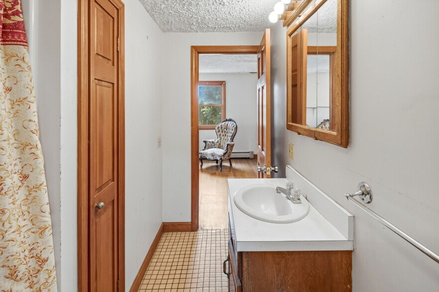 More Photos Of 400 Thames St, Bristol Multifamily For Sale