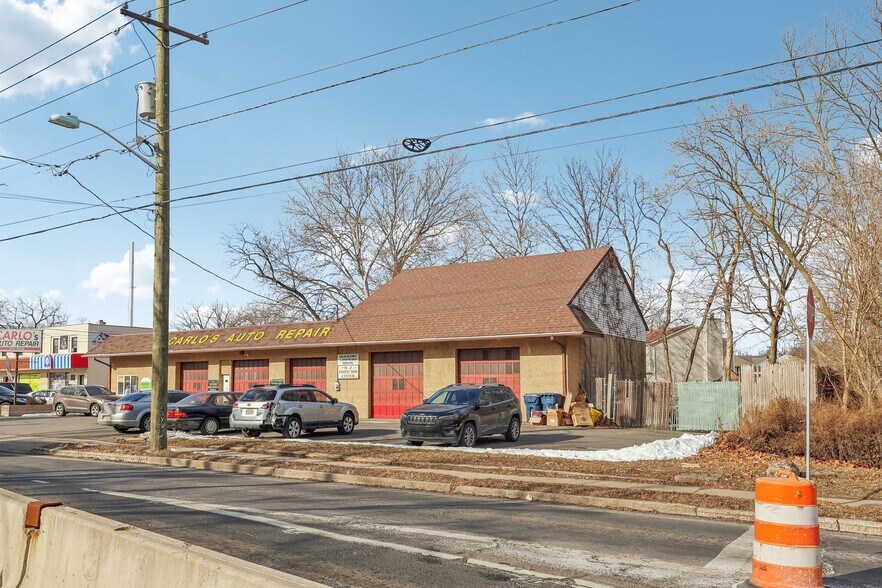 More Photos Of 1741 Princeton Ave, Lawrence Auto Repair For Sale