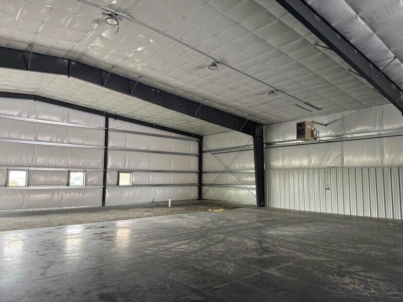 More Photos Of 5350 Enterprise Dr, Paducah Warehouse For Lease