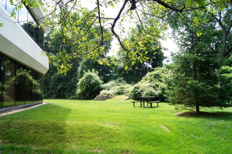 More Photos Of 245 Saw Mill River Rd, Hawthorne Medical For Sale