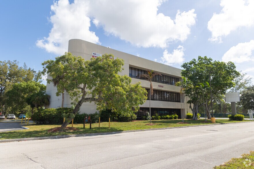 More Photos Of 5849 Okeechobee Blvd, West Palm Beach Office For Lease