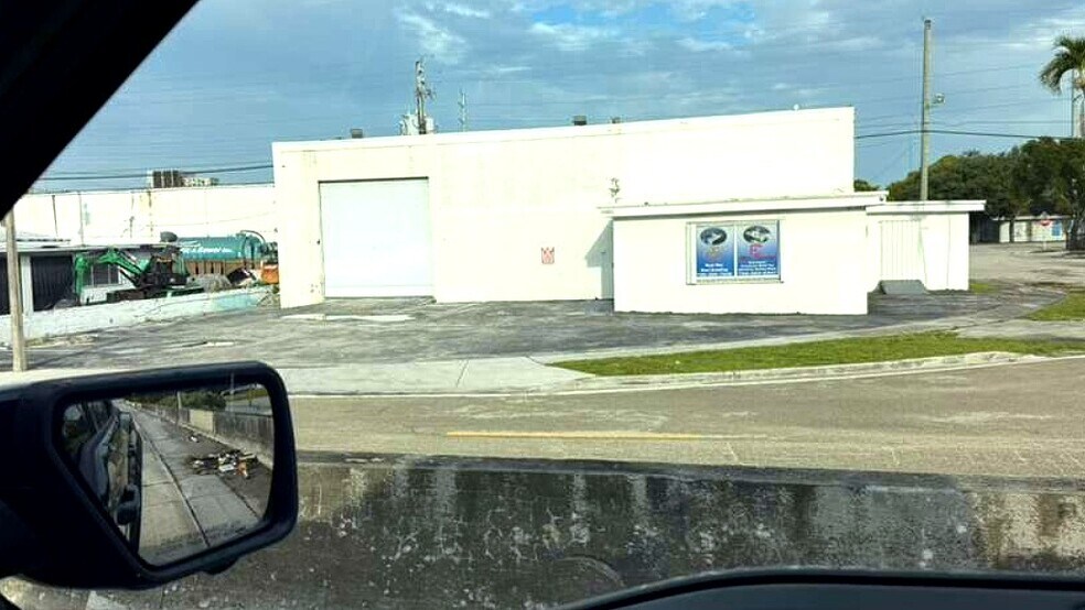 More Photos Of 13990 NW 6th Ct, Miami Warehouse For Lease
