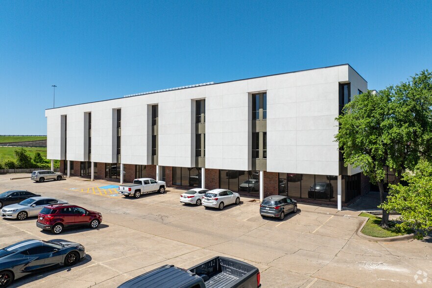More Photos Of 6900 Anderson Blvd, Fort Worth Office For Sale