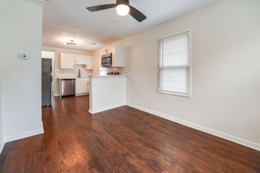 More Photos Of 2550 Broadway St, New Albany Apartments For Sale