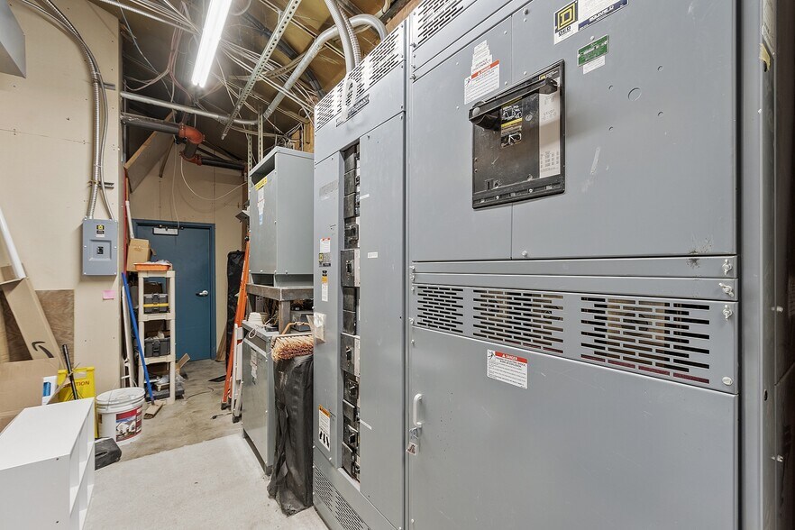 More Photos Of 180 Bear Hill Rd, Waltham Medical For Sale