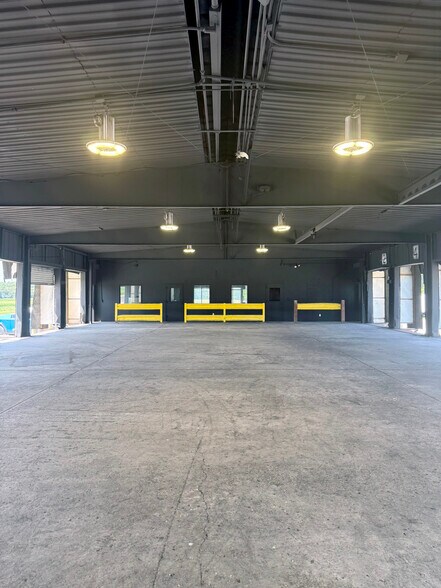More Photos Of 5601 IN-32, Crawfordsville Truck Terminal For Lease