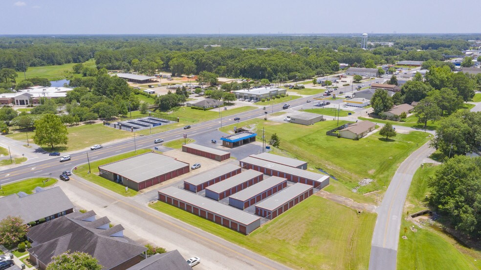 More Photos Of 721 N McKenzie St, Foley Self Storage For Sale