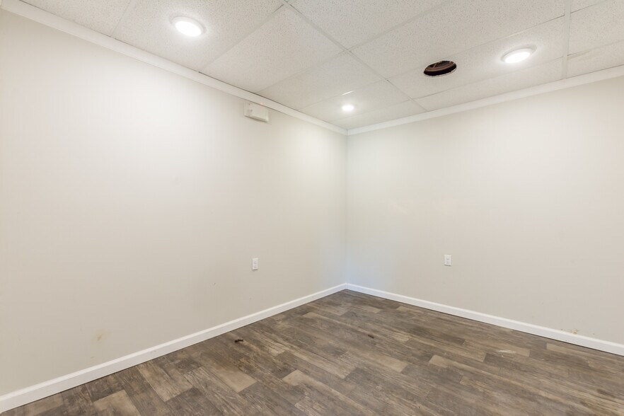 More Photos Of 8456 Newman St, Douglasville Light Manufacturing For Lease