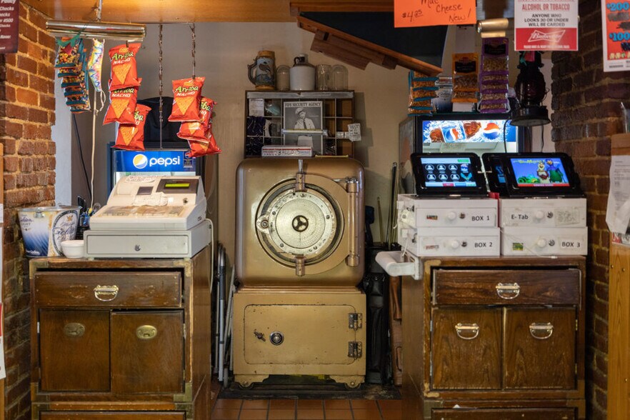 More Photos Of 100 S Washington St, Lake City Restaurant For Sale
