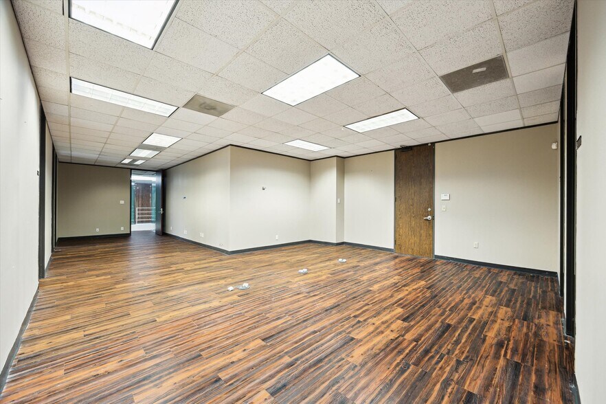 More Photos Of 12727 Featherwood Dr, Houston Office For Lease