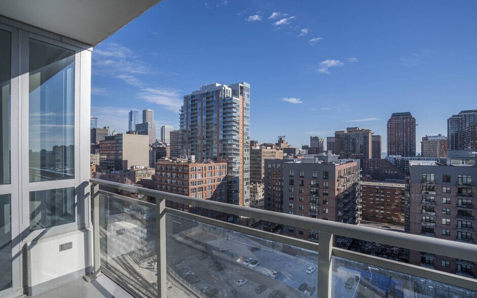 More Photos Of 801 S Financial Pl, Chicago Apartments For Lease