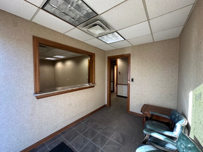 More Photos Of 8189 E 44th St, Tulsa Manufacturing For Lease