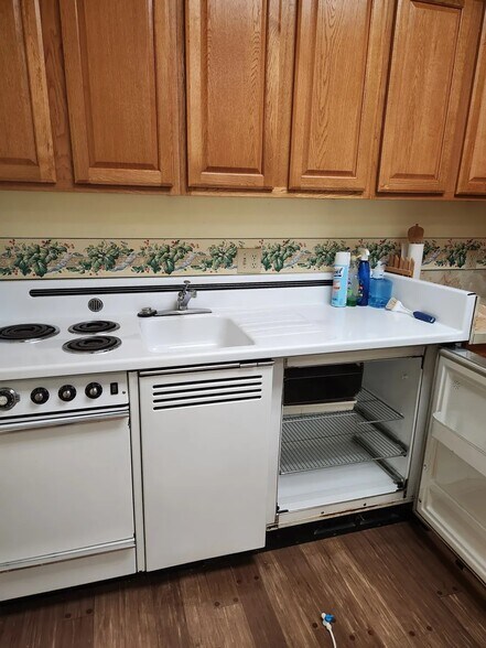 More Photos Of 3 E Wea St, Paola Office For Sale