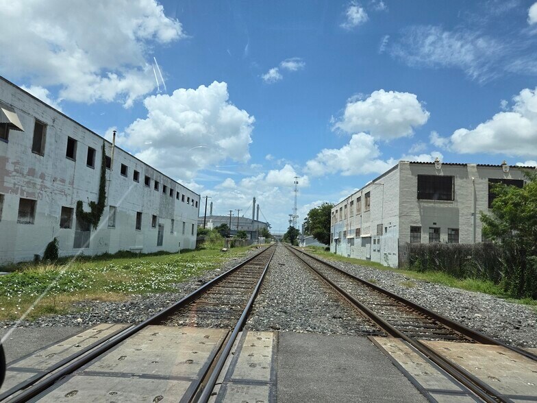 More Photos Of 522 Delaware St, San Antonio Warehouse For Sale