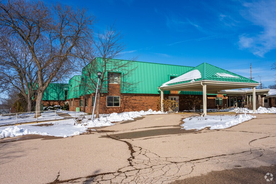 More Photos Of 9350 W Fond Du Lac Ave, Milwaukee Skilled Nursing Facility For Sale