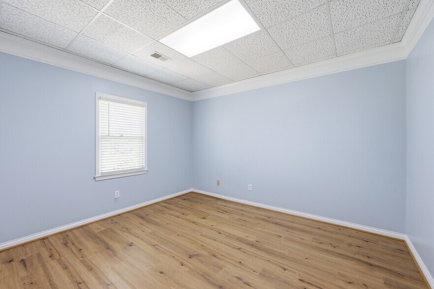 More Photos Of 531 Darby Creek Rd, Lexington Office For Lease