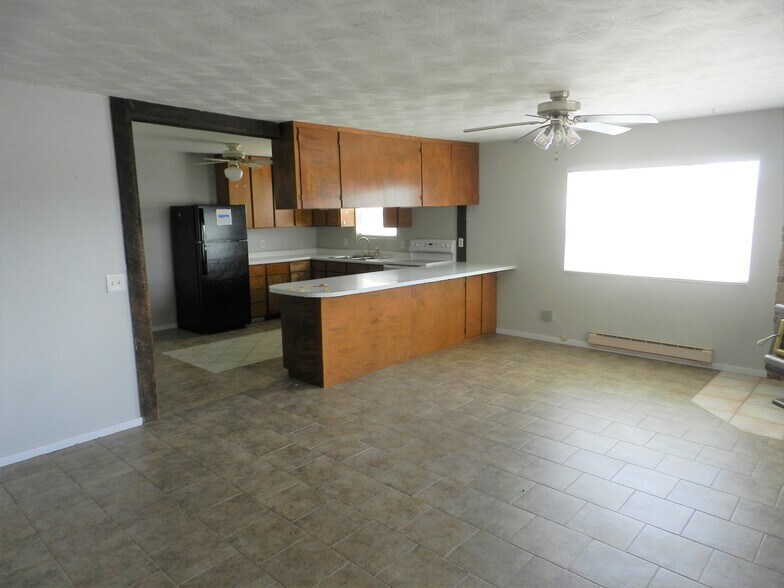 More Photos Of 445 Kristen Ct, Montrose Warehouse For Sale