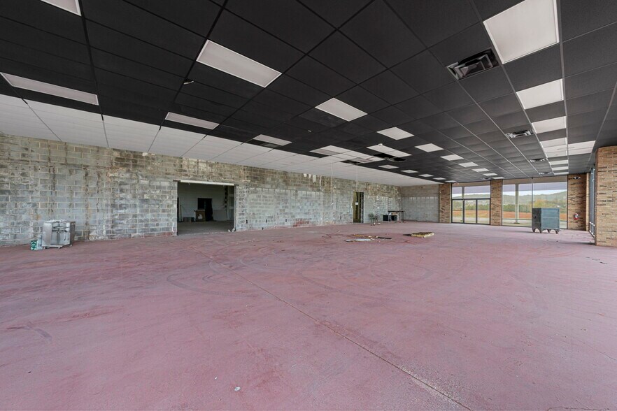 More Photos Of 302 E Happy Valley St, Cave City Light Distribution For Lease