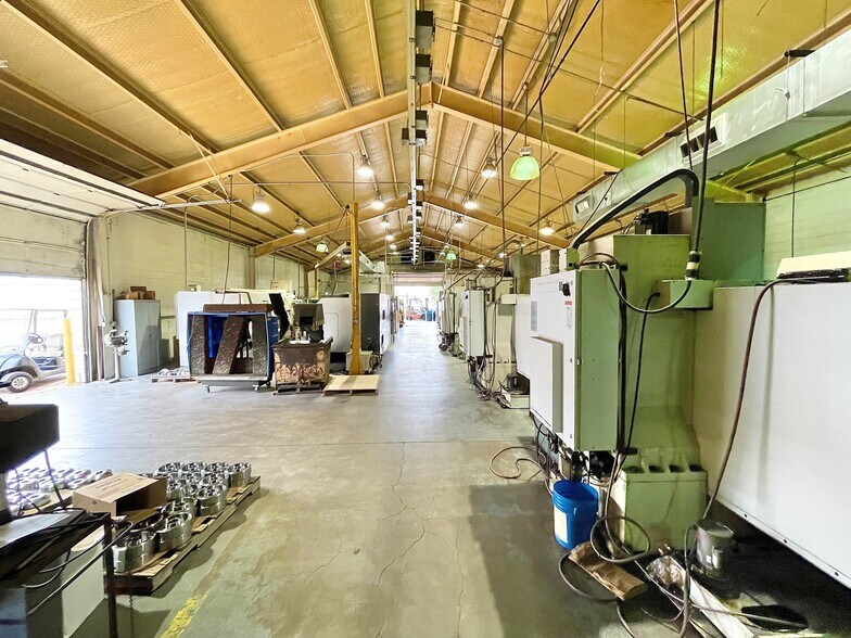 More Photos Of 4201 Clay Ave, Haltom City Warehouse For Lease