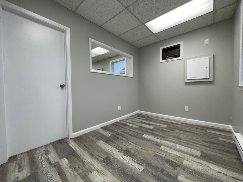 More Photos Of 2504 Grand Ave, Baldwin Office For Sale