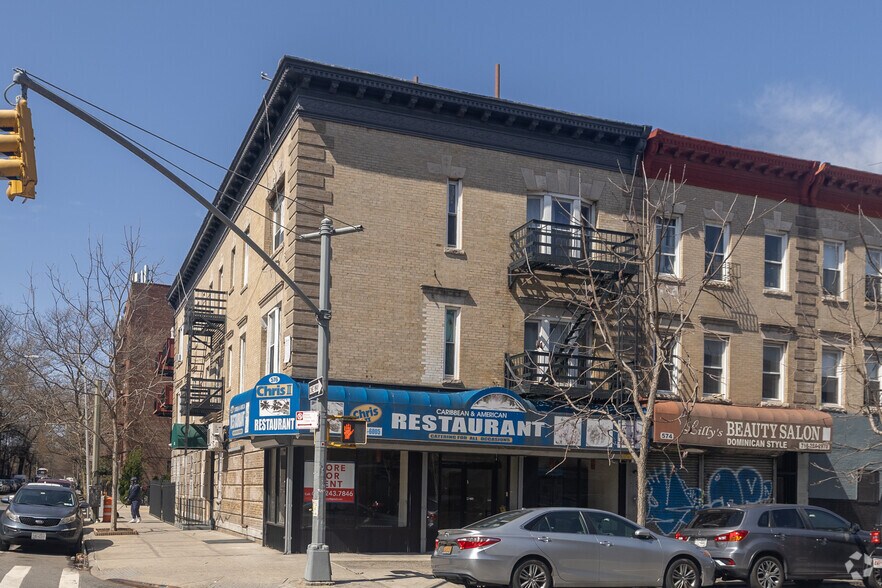 Primary Photo Of 209 Hawthorne St, Brooklyn Apartments For Sale