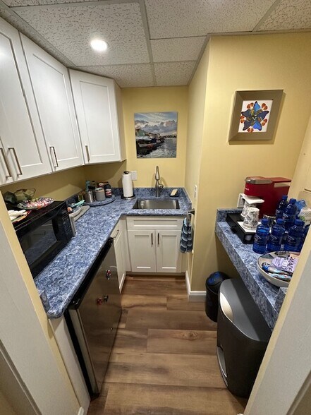 More Photos Of 1000 Tamiami Trl N, Naples Medical For Lease