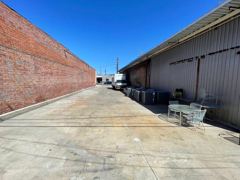 More Photos Of 3422 Union Pacific Ave, Los Angeles Manufacturing For Sale