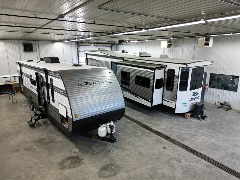 More Photos Of 2724 Laurier St, Clarence-Rockland Service For Lease