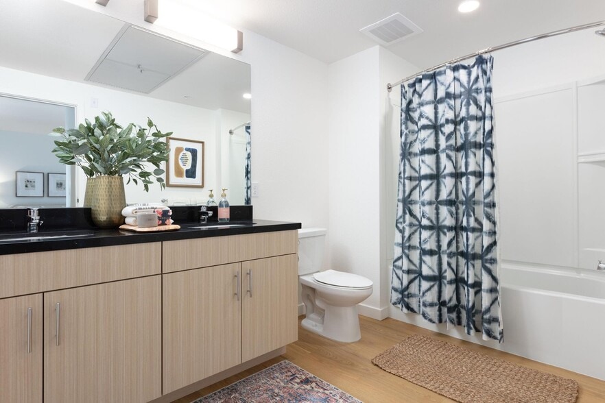 More Photos Of 126 N Rollins Rd, Millbrae Apartments For Lease