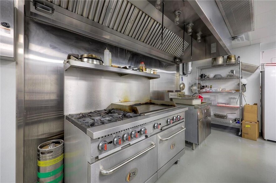 More Photos Of 4545 N Brighton Ave, Kansas City Bar For Sale