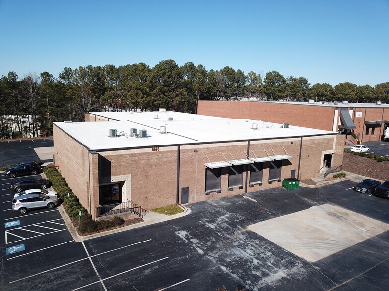 More Photos Of 6665 Corners Industrial Ct, Peachtree Corners Warehouse For Lease
