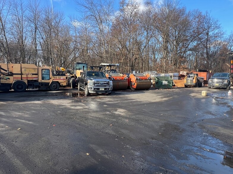 More Photos Of 36 Montesano Rd, Fairfield Warehouse For Lease