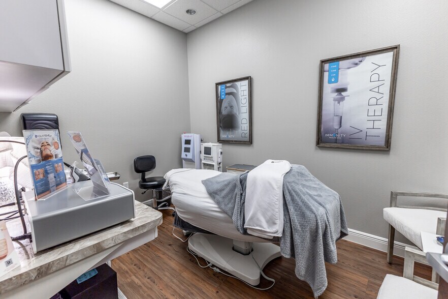 More Photos Of 809 County Road 466, Lady Lake Office For Sale