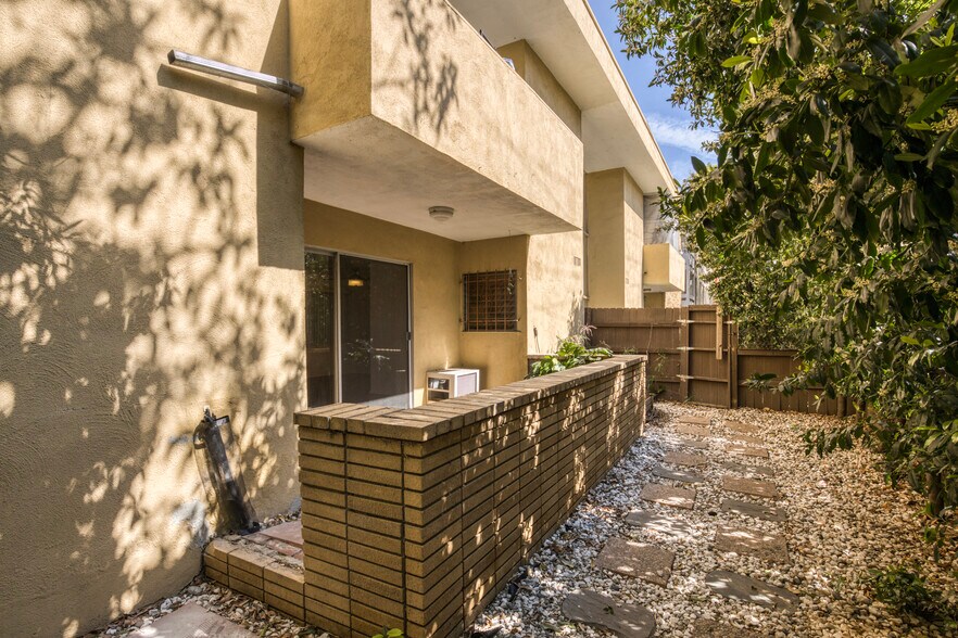 More Photos Of 14641 Magnolia Blvd, Sherman Oaks Apartments For Sale