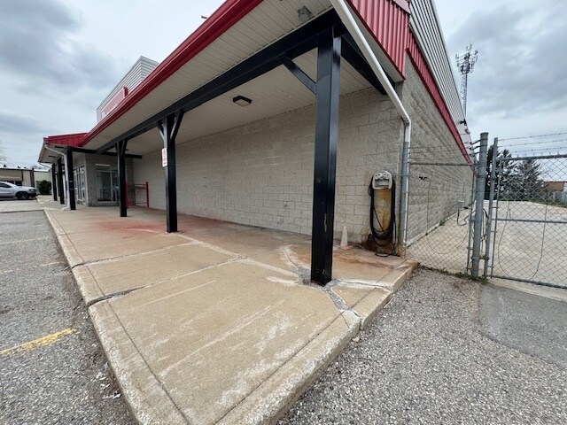 More Photos Of 2954 Ontario St, Perth East Freestanding For Lease